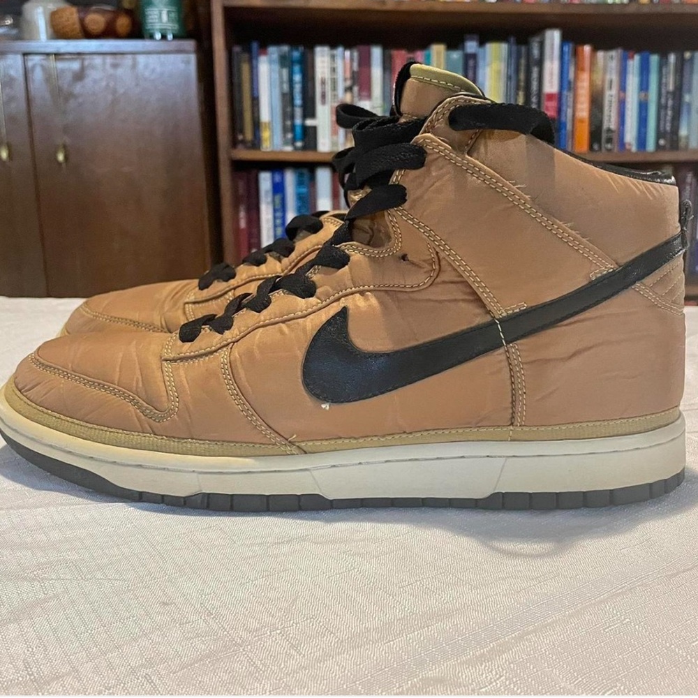 Men’s Nike Dunk Vandal high premium in gold & black.  Size 11.5.  Rare pair!